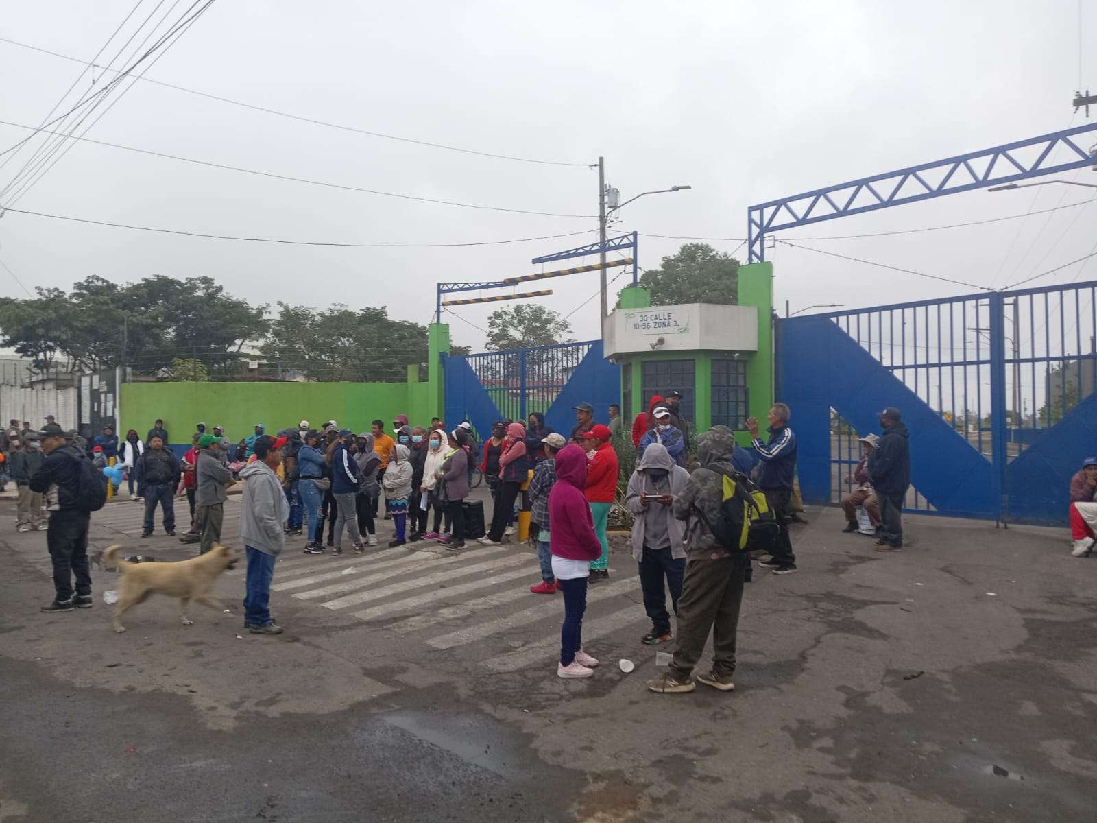 ¡Paso cerrado! Recolectores de basura: "Vamos a paralizar el servicio en la ciudad"