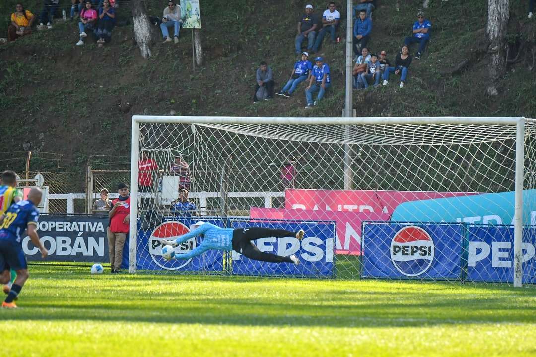 Cobán vence a Xinabajul y escala en la tabla del Clausura 2025
