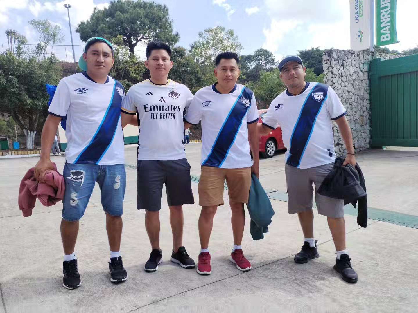 ¡Las puertas están abiertas! La afición comienza a llenar el Cementos Progreso para apoyar a Guatemala