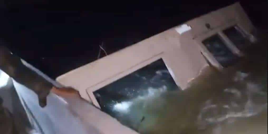 EN IMÁGENES | Así fueron rescatados dos hombres tras naufragio en Lívingston