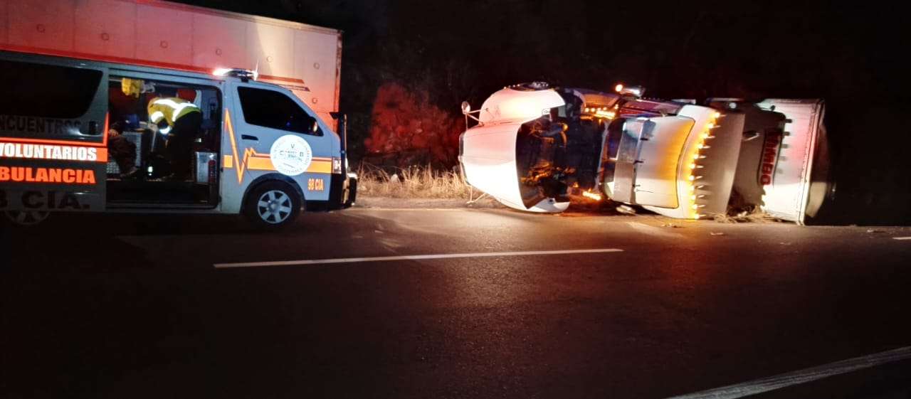 Tráiler vuelca en la Ruta Interamericana ¡Esto es lo que se sabe hasta ahora!