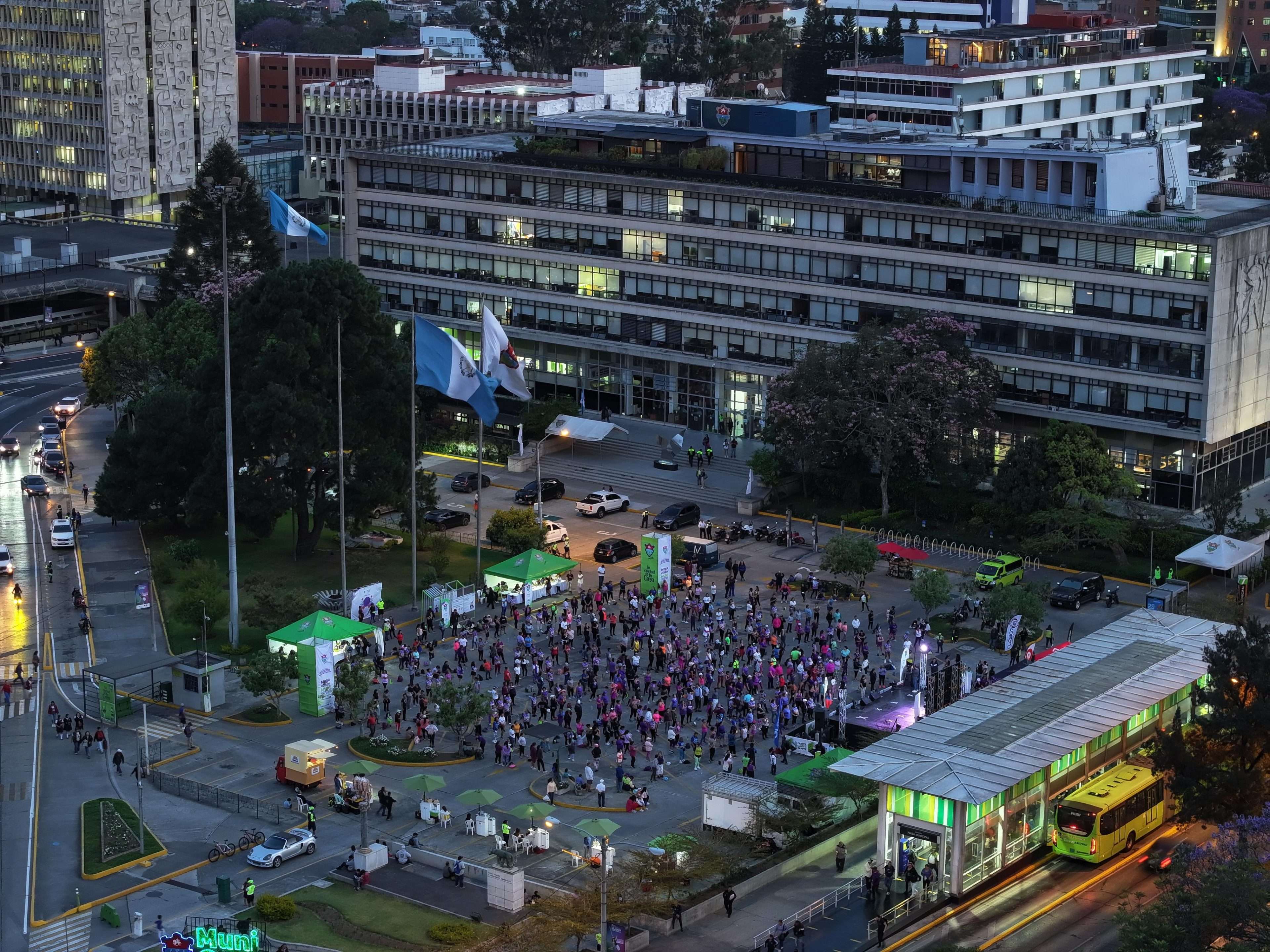 EN FOTOS | Un, dos, tres… ¡Zumba! Así vibró Plaza Italia con la mega clase de Zumba