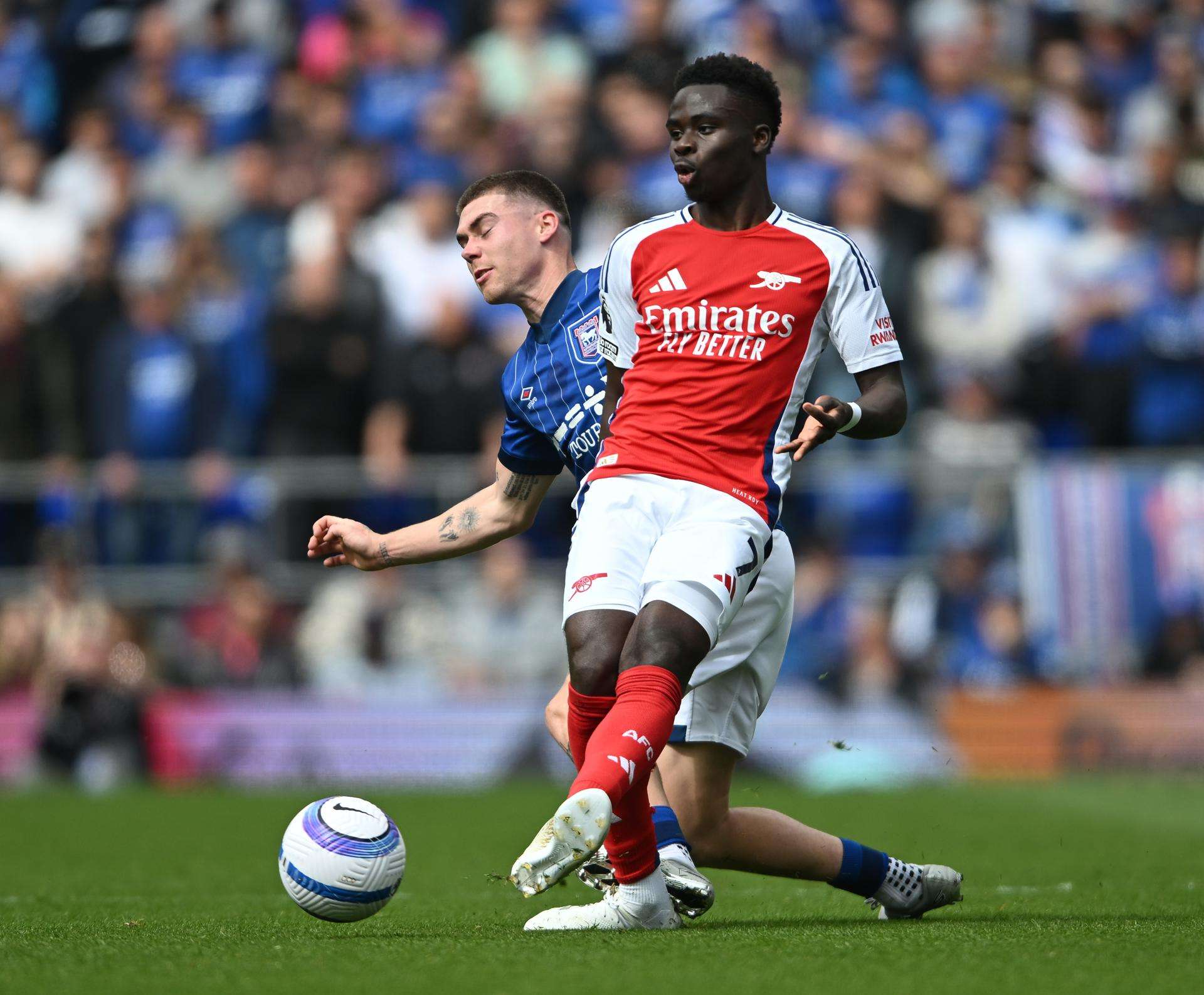 Doblete de Trossard, golpe de Saka y goleada del Arsenal