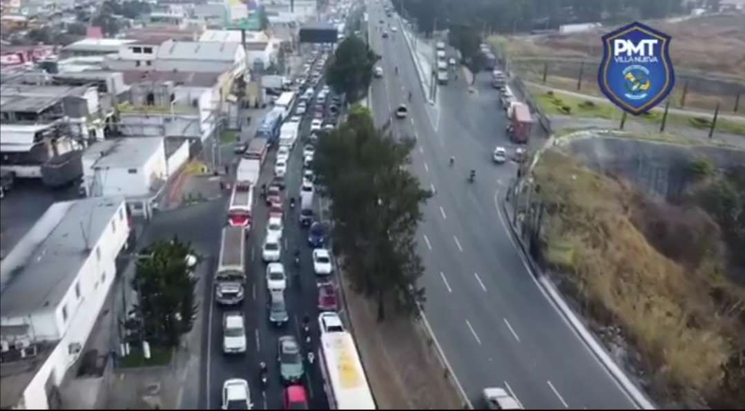 Cola llega hasta El Trébol por dos incidentes en ruta al Pacífico