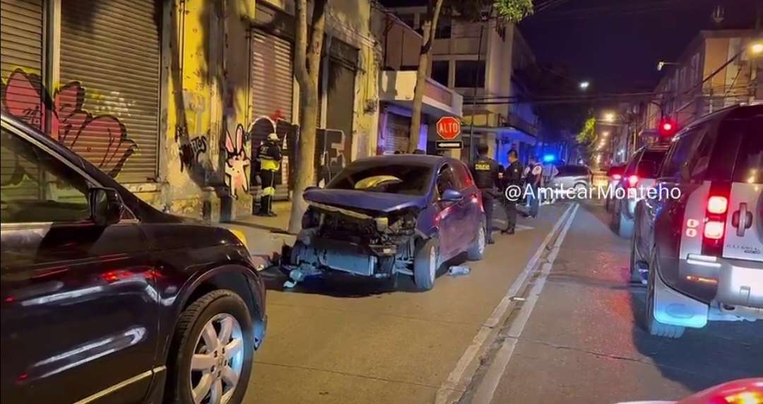 Colisión vehicular deja heridos y causa daños en el Centro Histórico