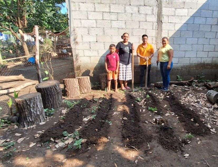 🌱 Sembrando salud: familias en Tiquisate cultivan esperanza contra la desnutrición