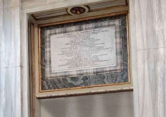 lapida papa francisco