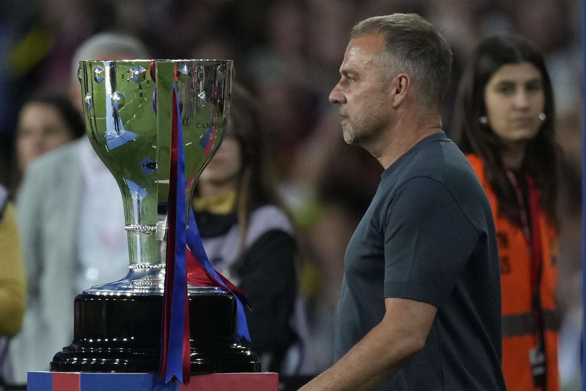 Hansi Flick renueva con el Barcelona hasta junio de 2027