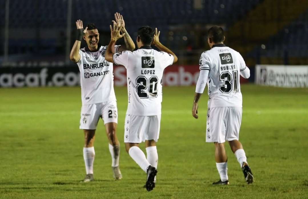 “Con el club me volví a enamorar del fútbol”: ‘Chucho’ López se despide de los Cremas