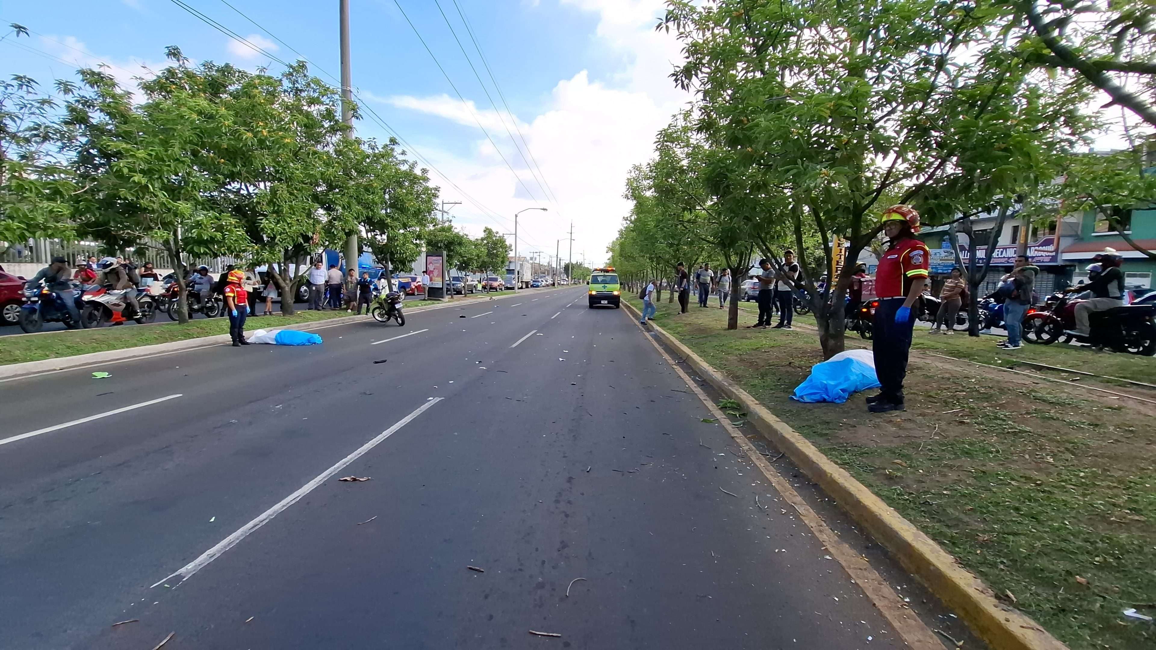 Accidente en calzada Atanasio Tzul provoca congestión y cierre de carriles