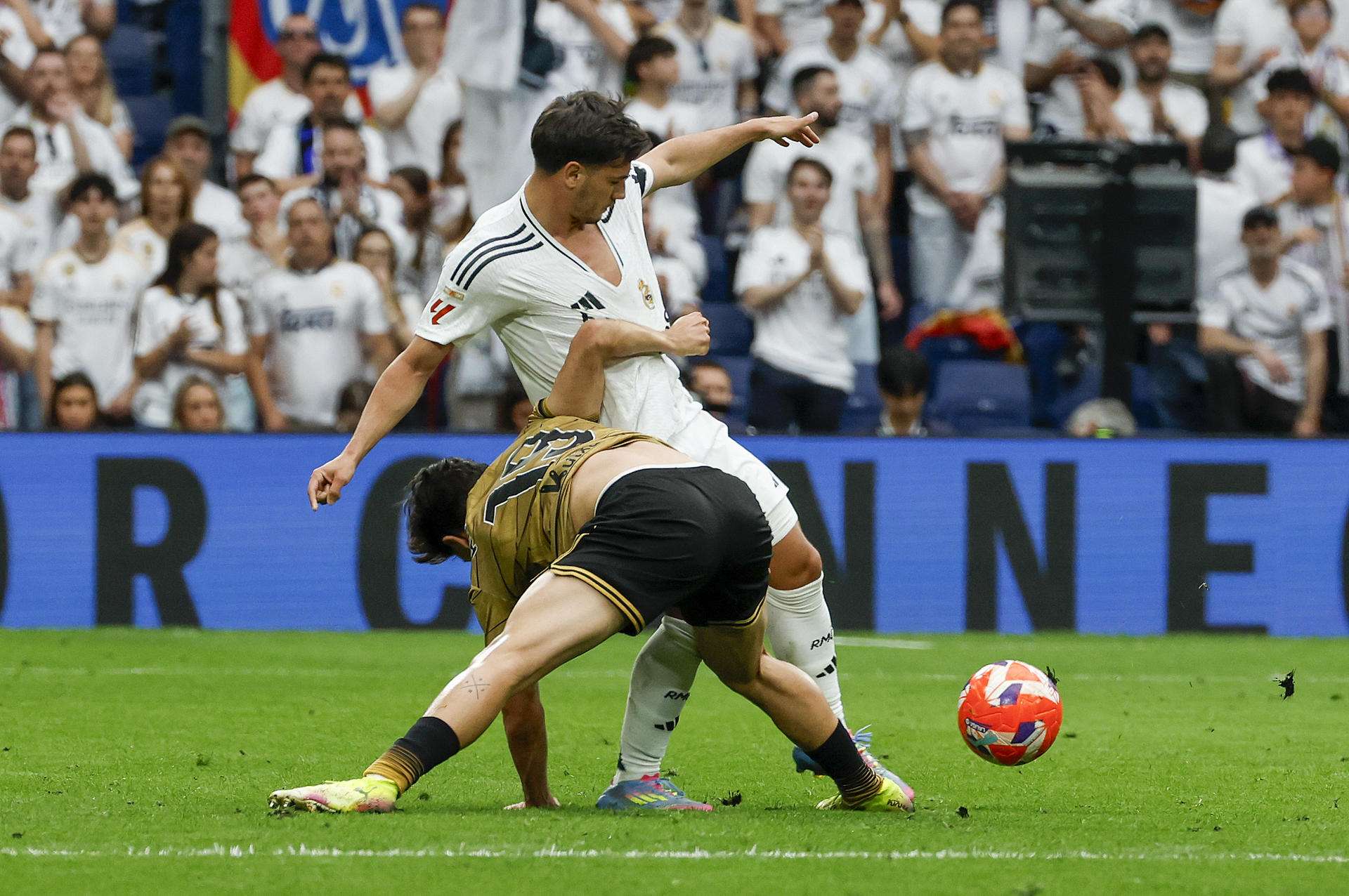 Brahim se retira lesionado en el minuto 55