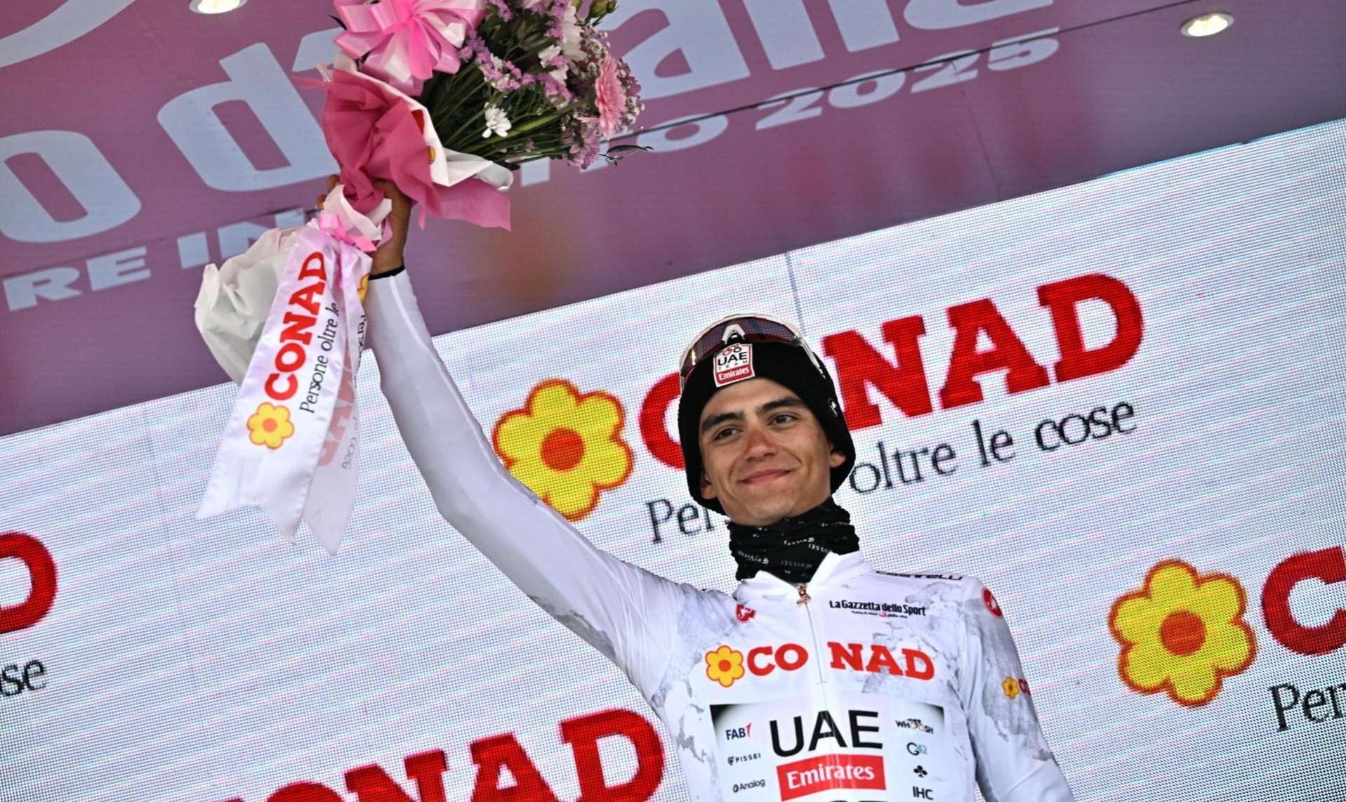Sheinbaum felicita a Isaac del Toro por su segundo lugar en el Giro de Italia