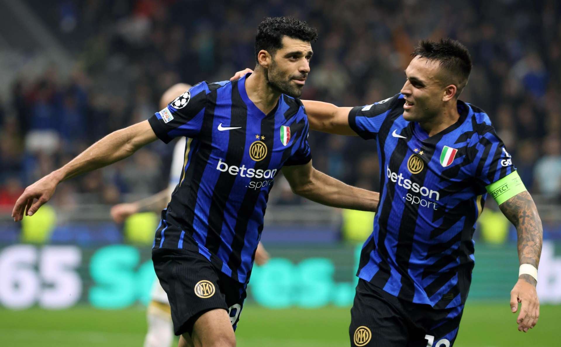 Mehdi Taremi y Lautaro Martínez