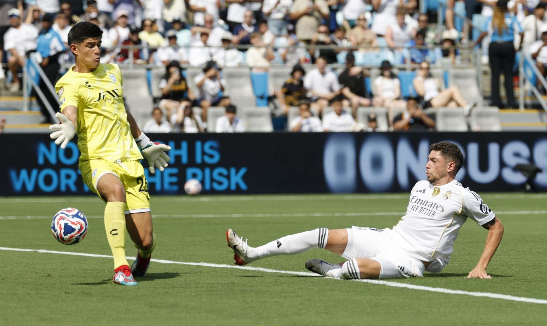 Crónica: la inferioridad numérica desata al Real Madrid