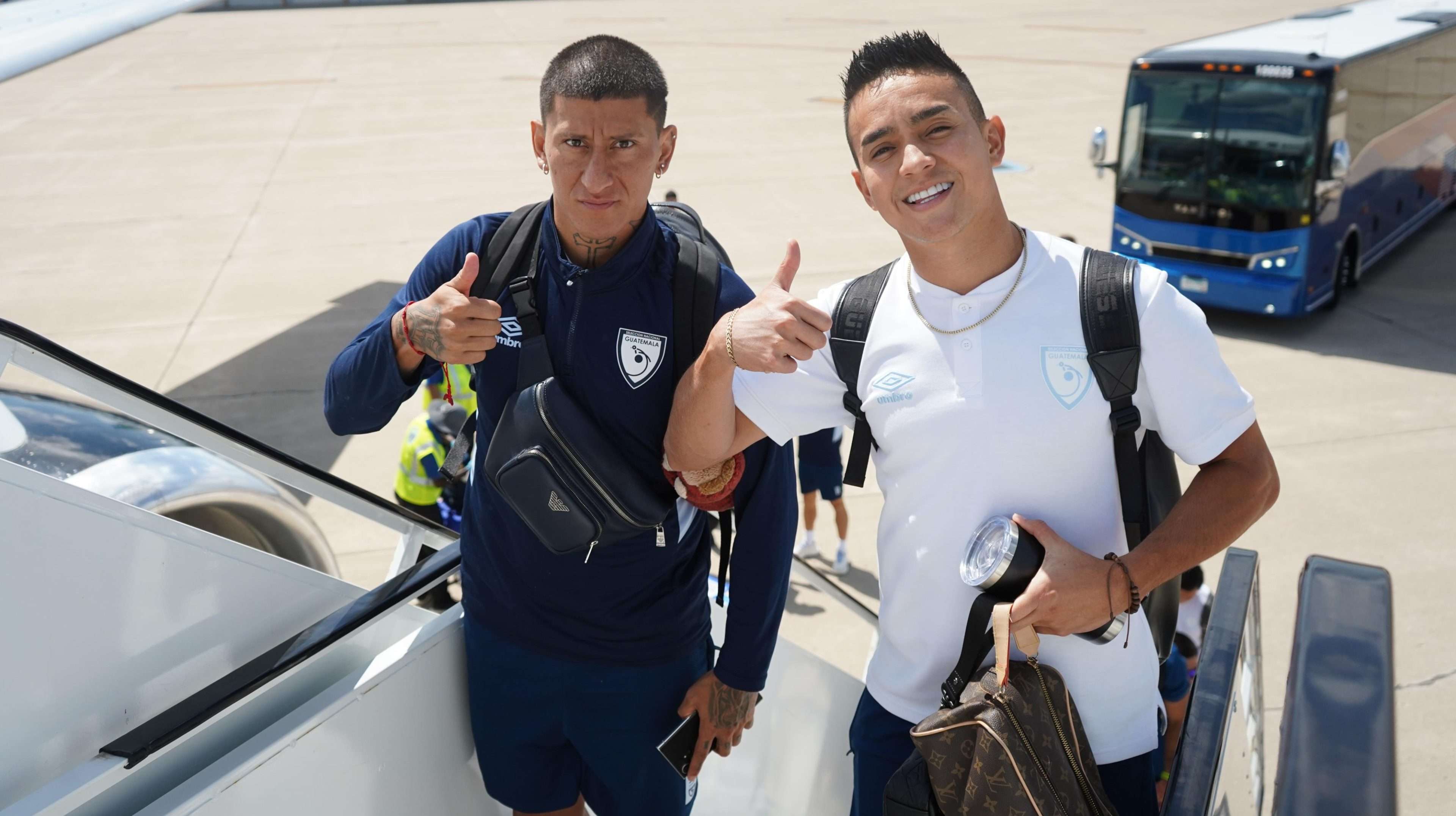 Stheven Robles y Óscar Santis