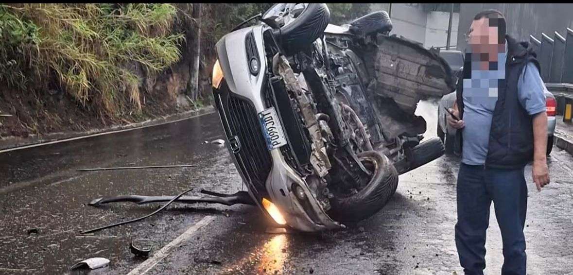 Automóvil complica el tránsito en zona 18 ¡Estas son las rutas alternas!