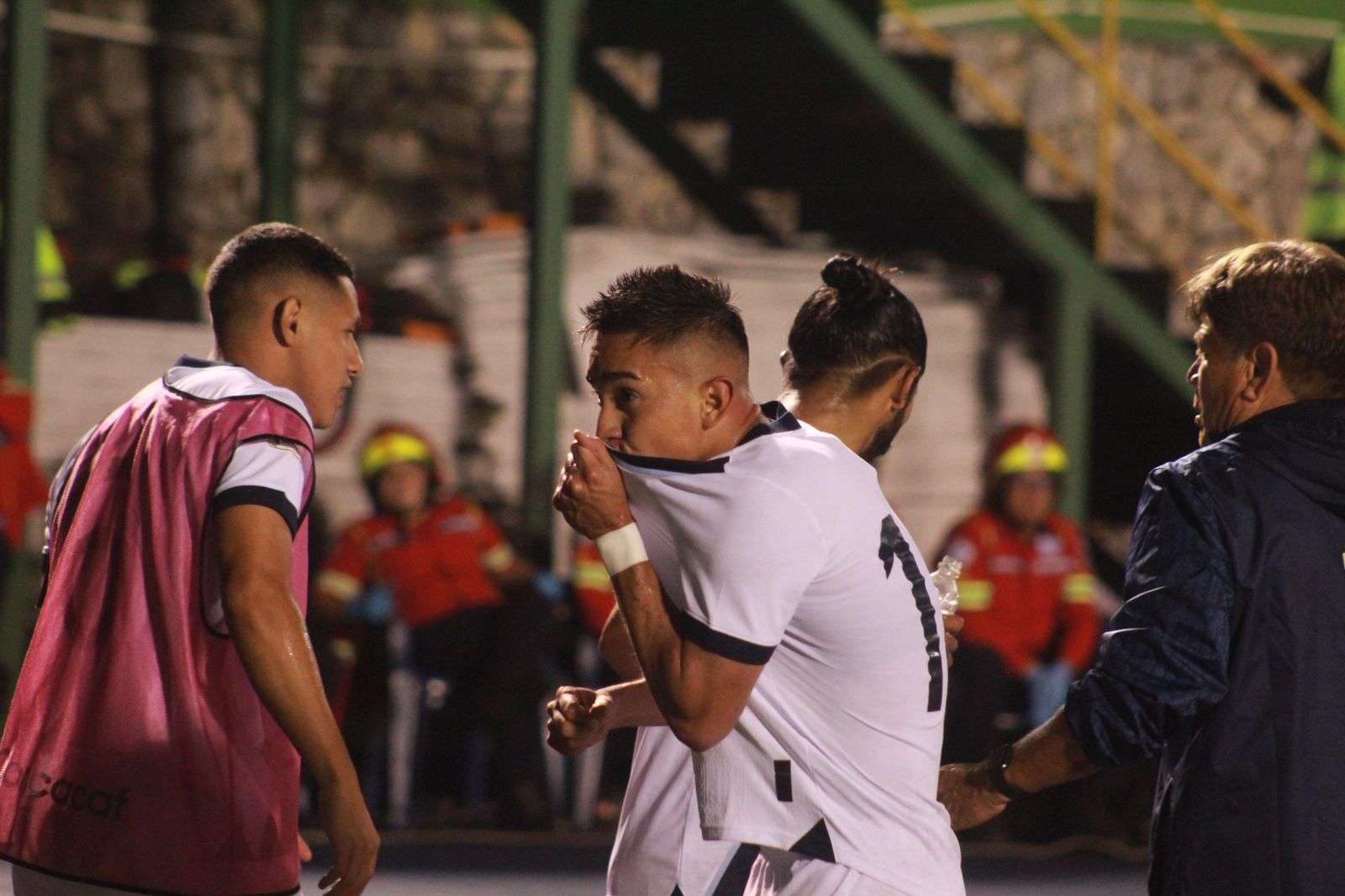 Oscar Santis, selección nacional Guatemala