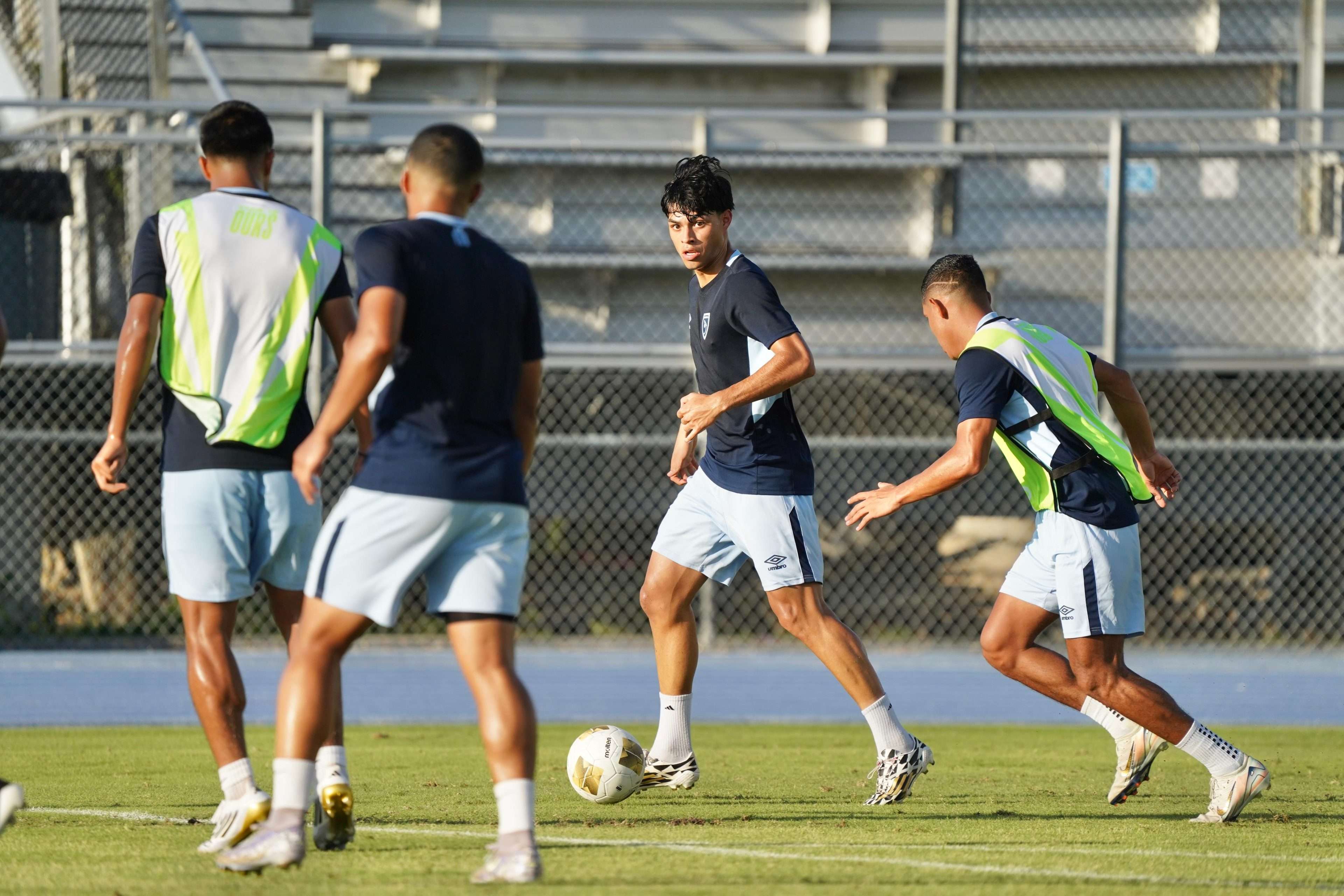 “Estamos listos para lo que venga”: Olger Escobar motiva a la Bicolor antes del duelo ante Guadalupe
