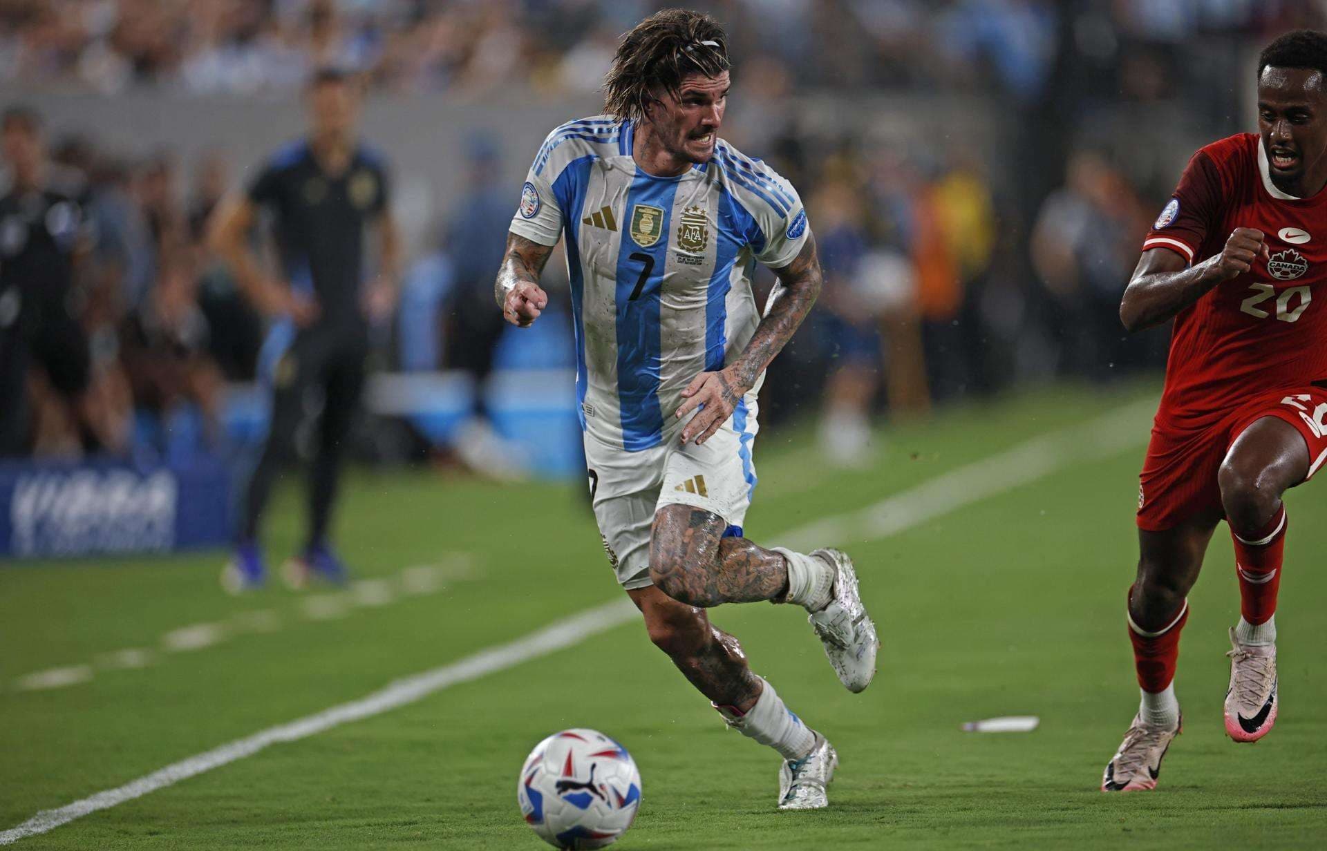 Fotografía de archivo de Rodrigo de Paul durante un partido de la Copa América 2024. EFE/CJ GUNTHER