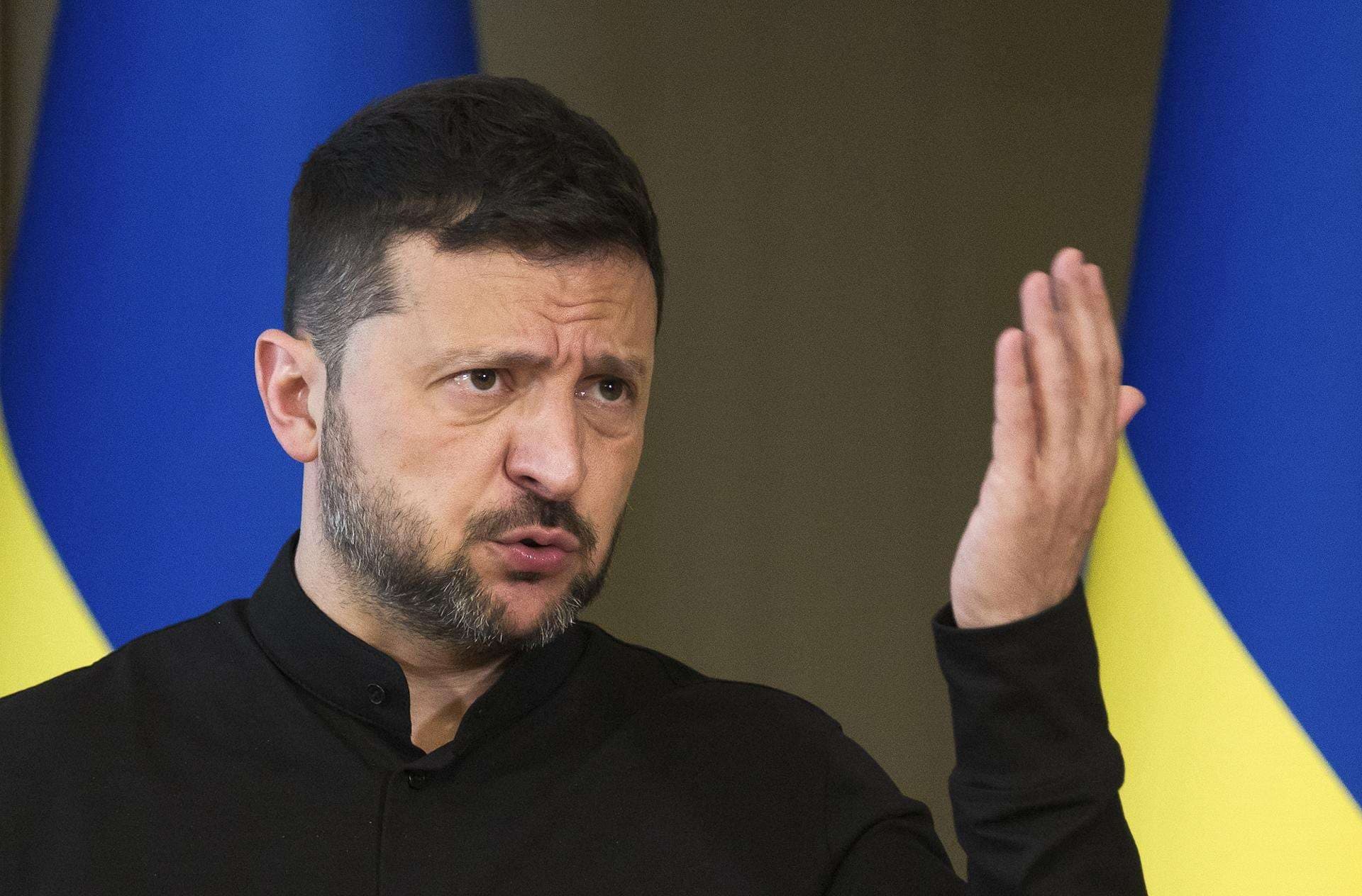 FOTO DE ARCHIVO. El presidente ucraniano Volodimir Zelensky se dirige a una conferencia de prensa en Kiev, Ucrania, el 13 de mayo de 2025.EFE/EPA/STRINGER