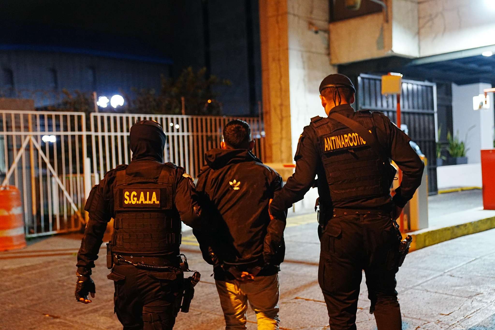 Municiones, chaleco antibala y 1 arma, así fue la captura de "El Disco" en zona 3