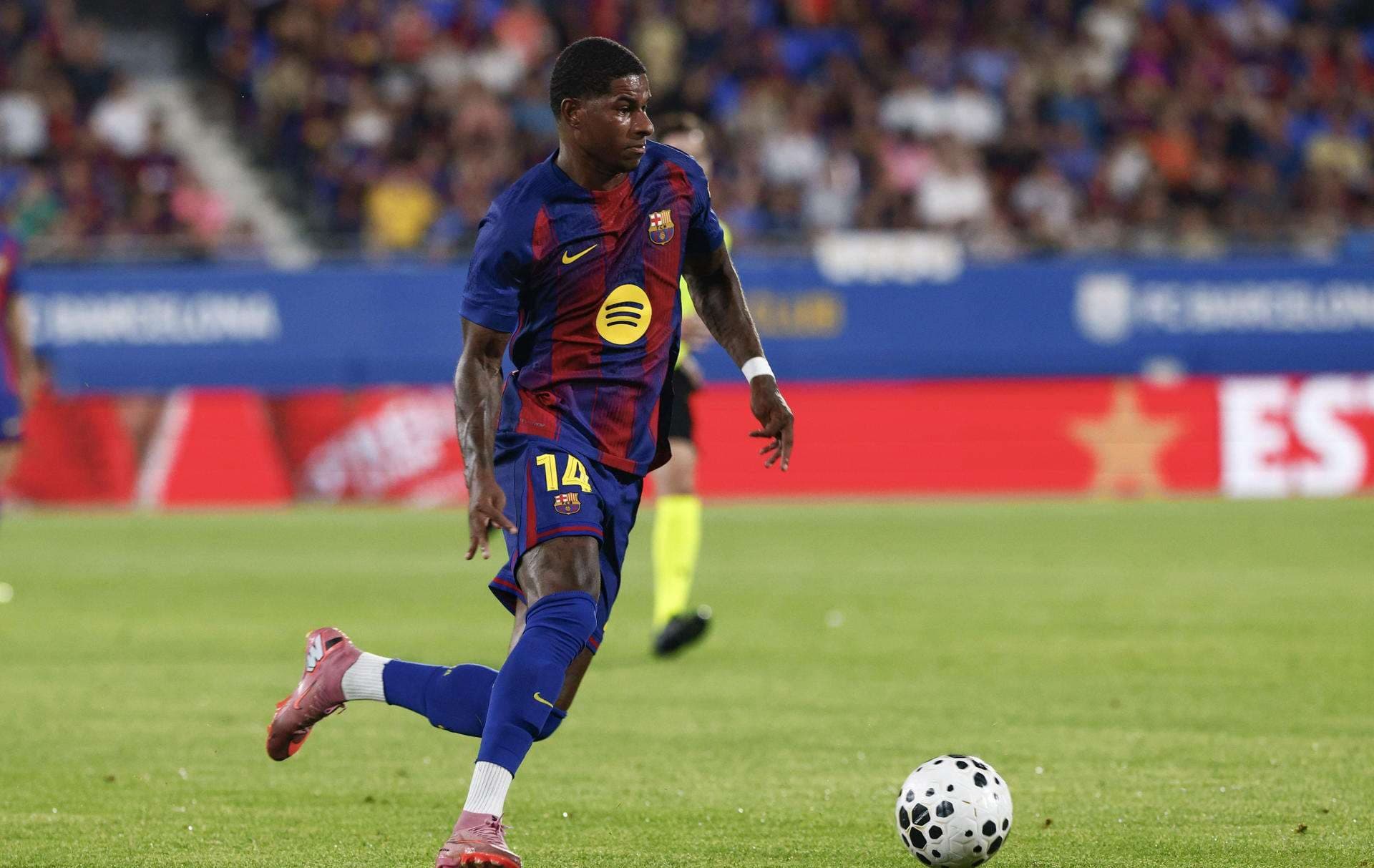 El delantero británico del Barcelona Marcus Rashford durante el encuentro de la 60.ª edición del Trofeo Joan Gamper que FC Barcelona y Como 1907 jugaron el 10 de agosto pasado, en el estadio Johan Cruyff de la localidad barcelonesa de Sant Joan Despi. EFE/Quique García