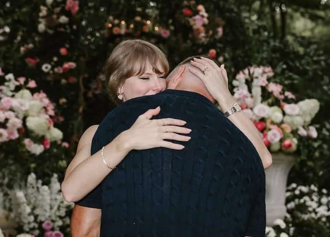 Tras dos años de romance, Taylor Swift y Travis Kelce oficializan su compromiso