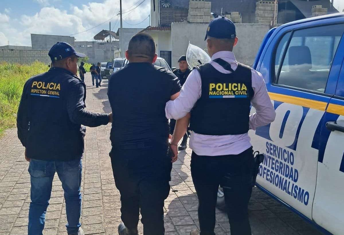 ¿Policías involucrados en robo? Fiscalía de Jalapa detiene a cinco agentes