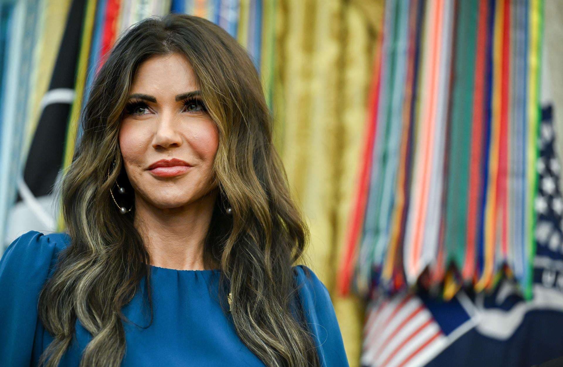 La secretaria de Seguridad Nacional de Estados Unidos, Kristi Noem, durante un acto en la Casa Blanca sobre la Copa Mundial de la FIFA 2026, este 22 de agosto de 2025. EFE/Annabelle Gordon/Pool