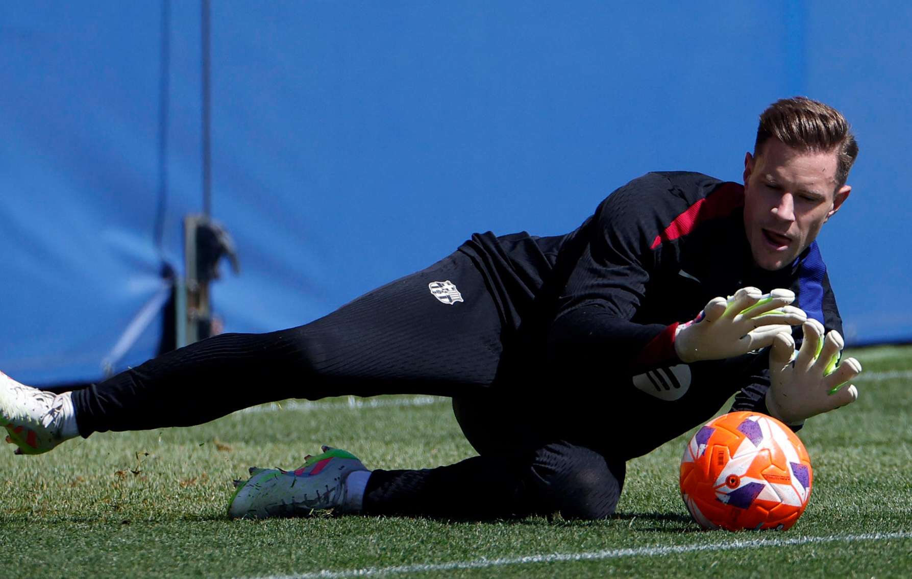 Ter Stegen firma autorización médica y recupera la capitanía