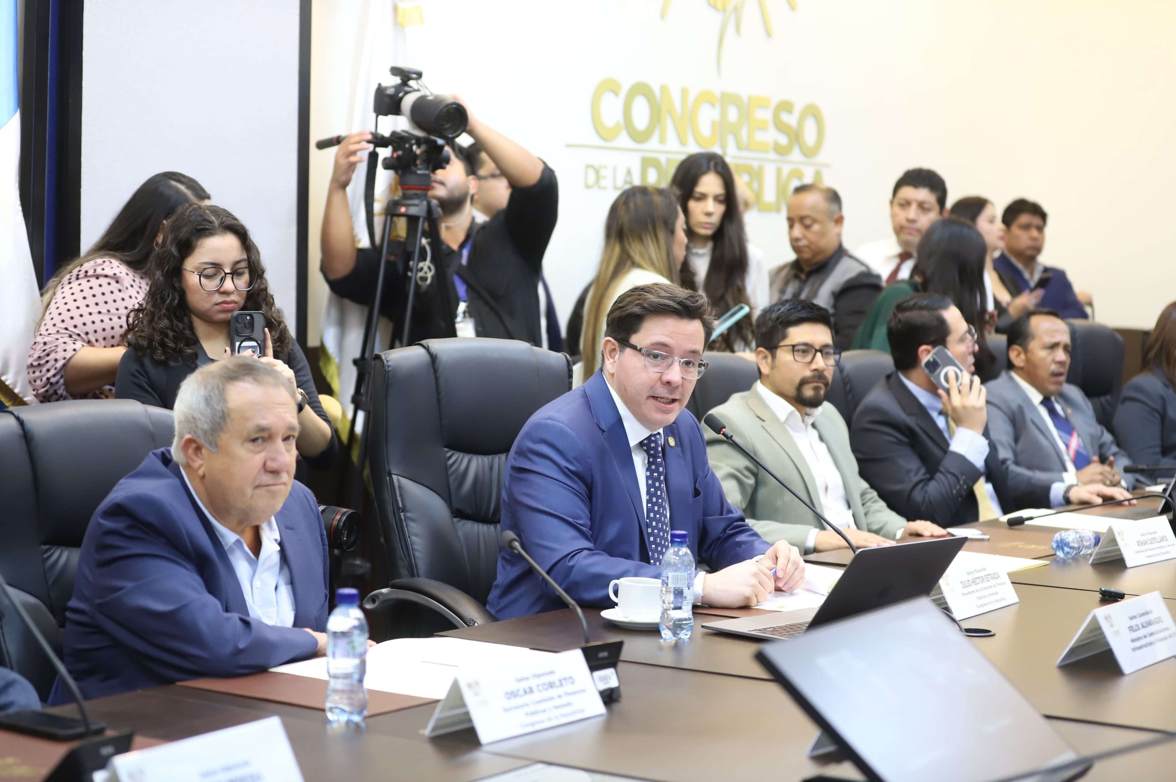 Comisión de Finanzas cuestiona falta de planificación y propone reducir deuda con fondos existentes en el Presupuesto 2025