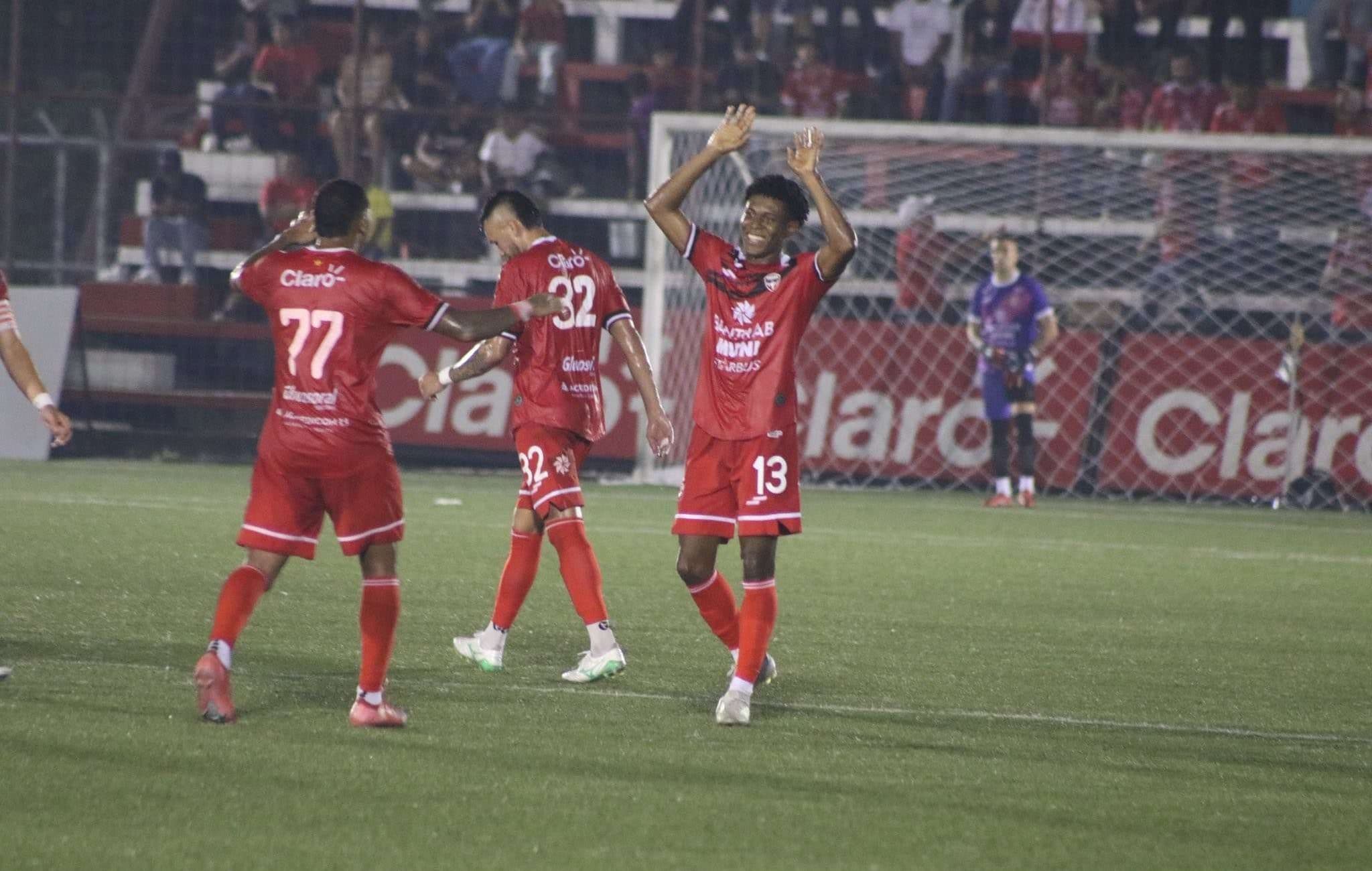 Malacateco evita el liderato de Antigua y sube cuatro escalones en la tabla