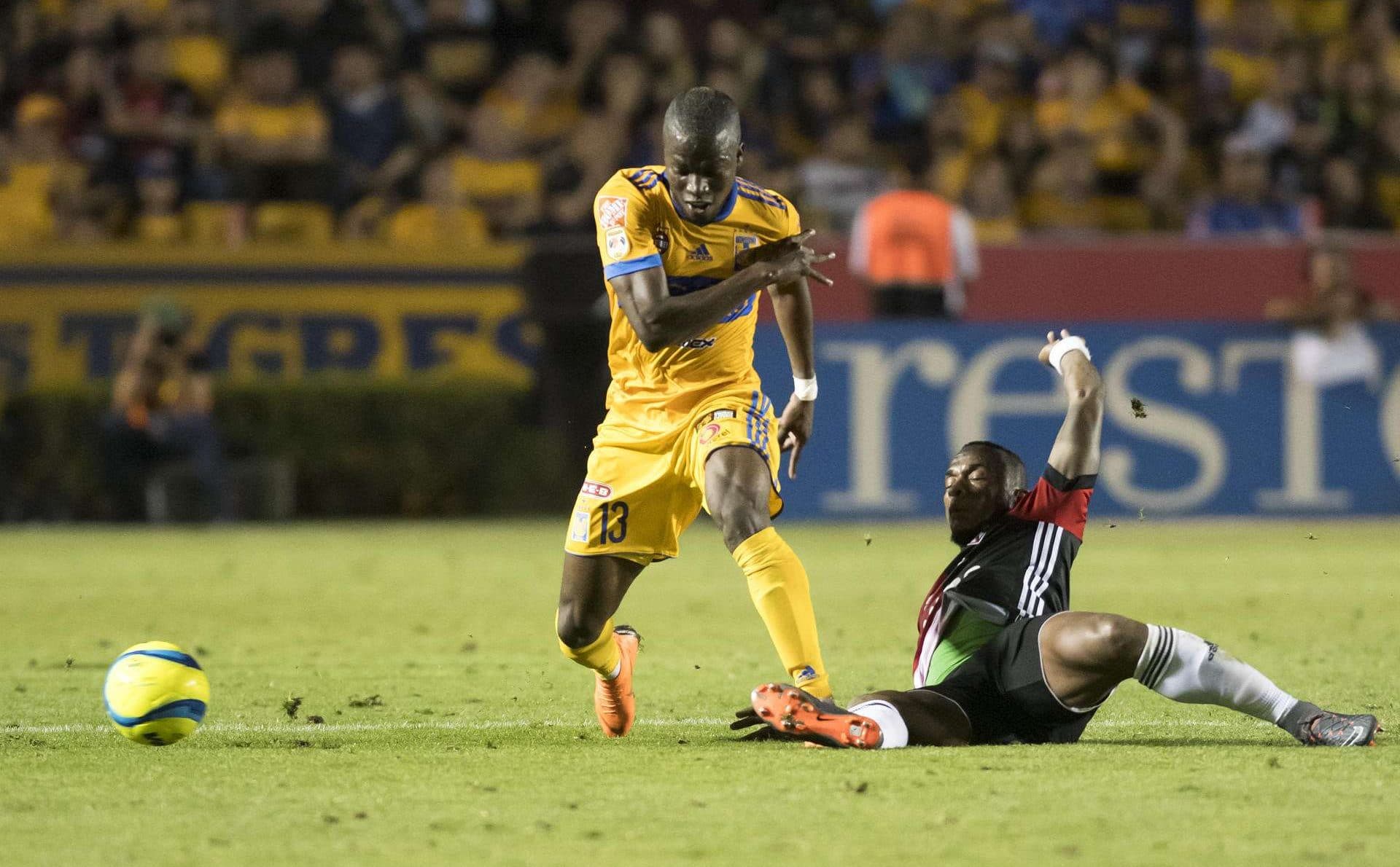 Fotografía de archivo del futbolista Enner Valencia (i). EFE/Miguel Sierra