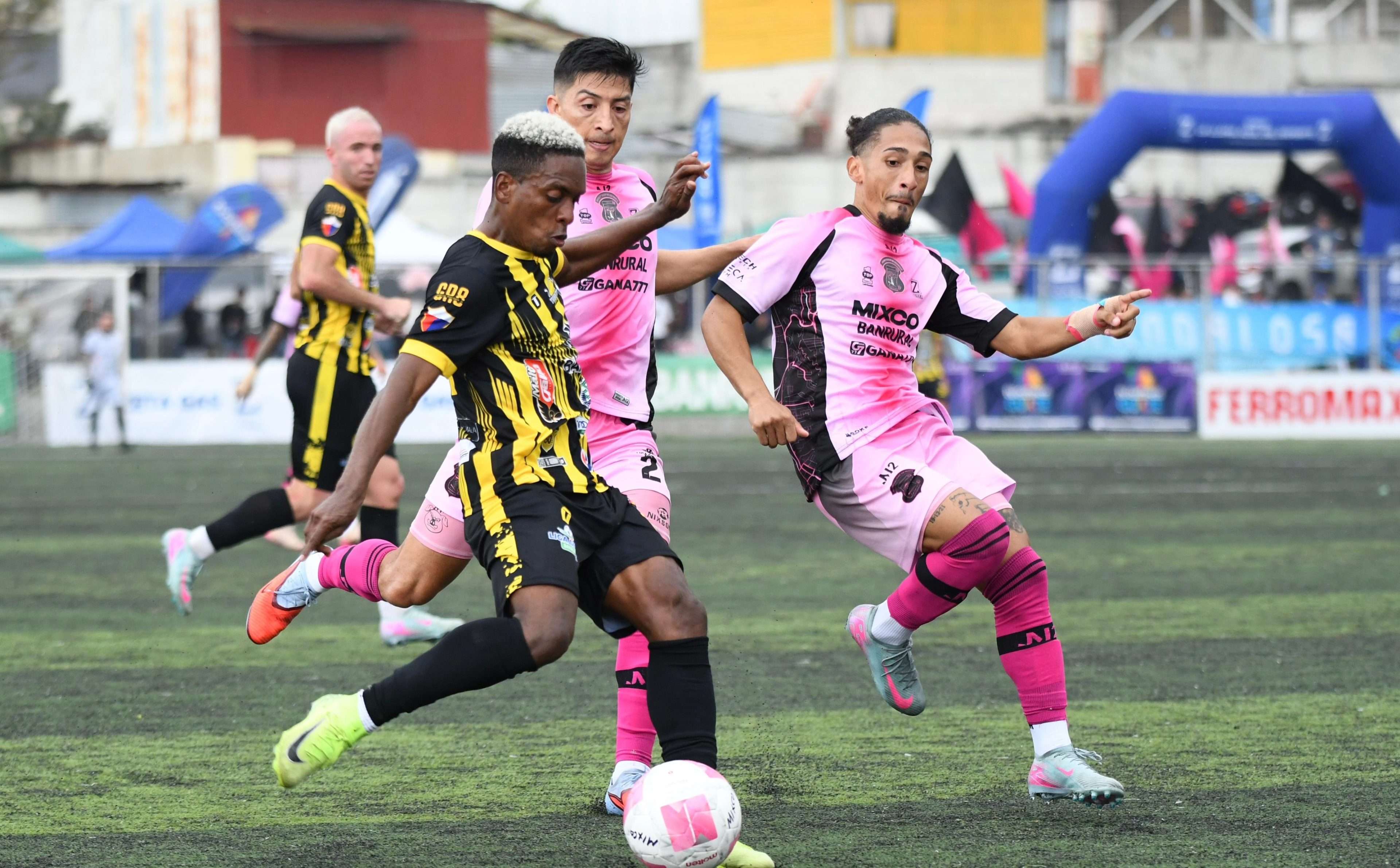 Aurora le arrebata un punto a los Chicharroneros en su casa