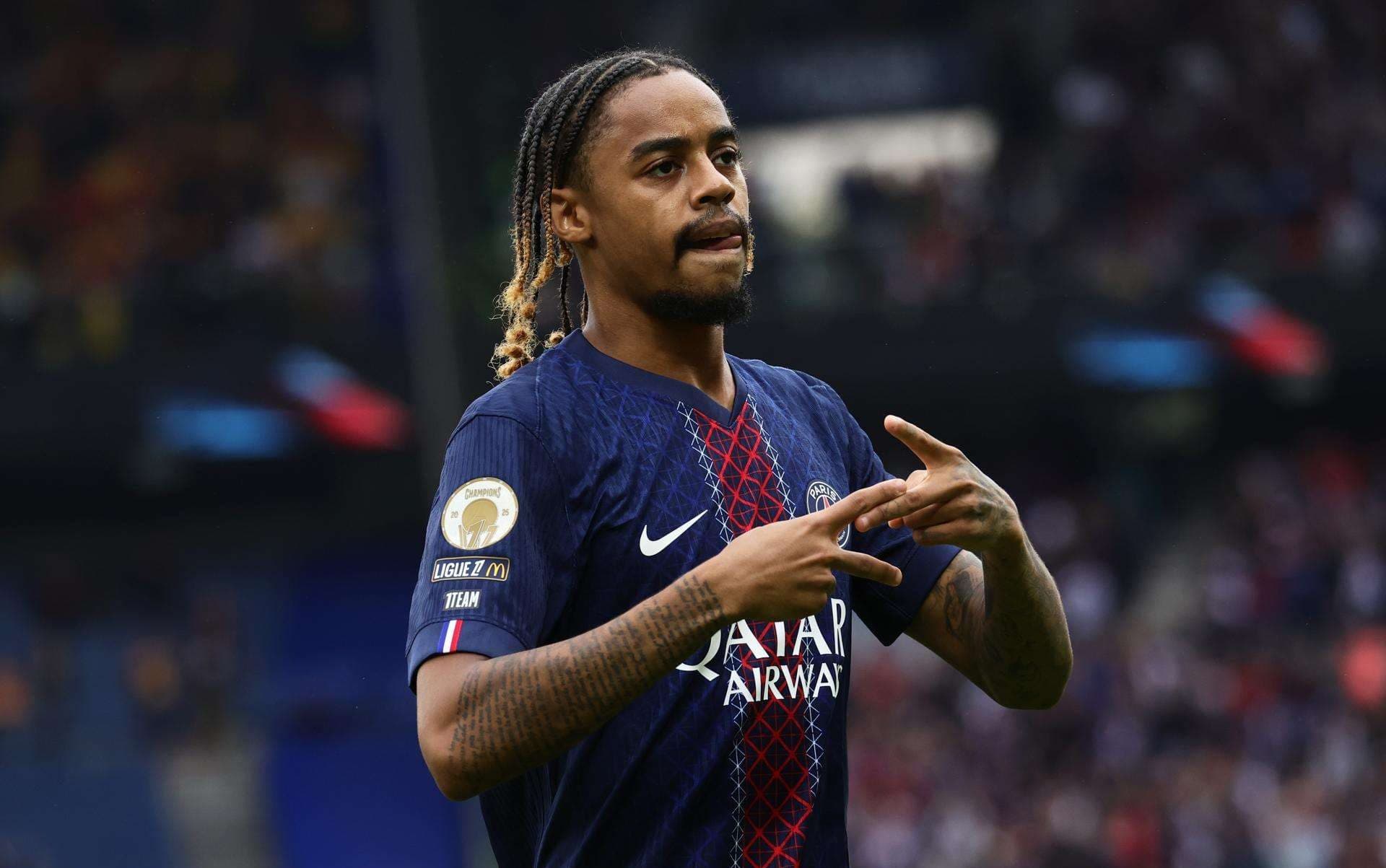 El jugador francés Bradley Barcola celebra el 1-0 durante el partido de la Ligue 1 que han jugado PSG y Lens en París, Francia. EFE/EPA/TERESA SUAREZ
