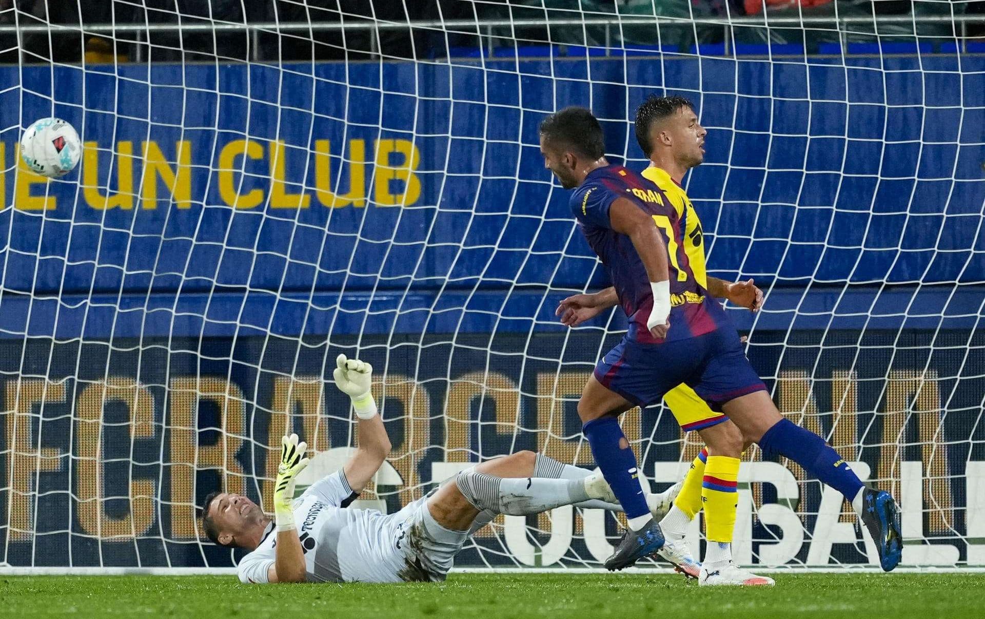 - El delantero del Barcelona Ferran Torres celebra tras anotar el primer gol del equipo durante el partido de la jornada 5 de LaLiga EA Sports que disputaron FC Barcelona y Getafe CF este domingo en el Estadi Johan Cruyff. EFE/ Alejandro Garcia