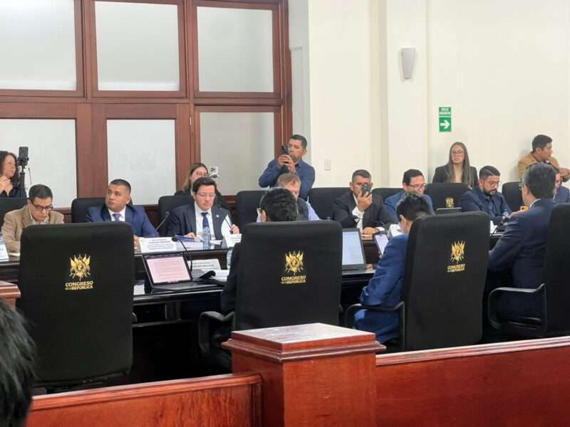 Falta de planificación y consideraciones políticas permiten la autorización de fondos sin proyectos definidos