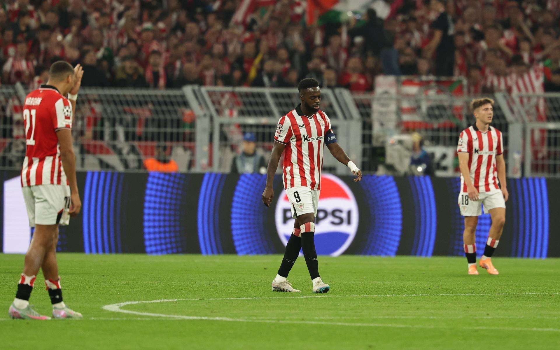El jugador Inaki Williams se lamenta durante el partido de la UEFA Champions League que han jugado Borussia Dortmund y Athletic Club en Dortmund, Alemania. EFE/EPA/FRIEDEMANN VOGEL