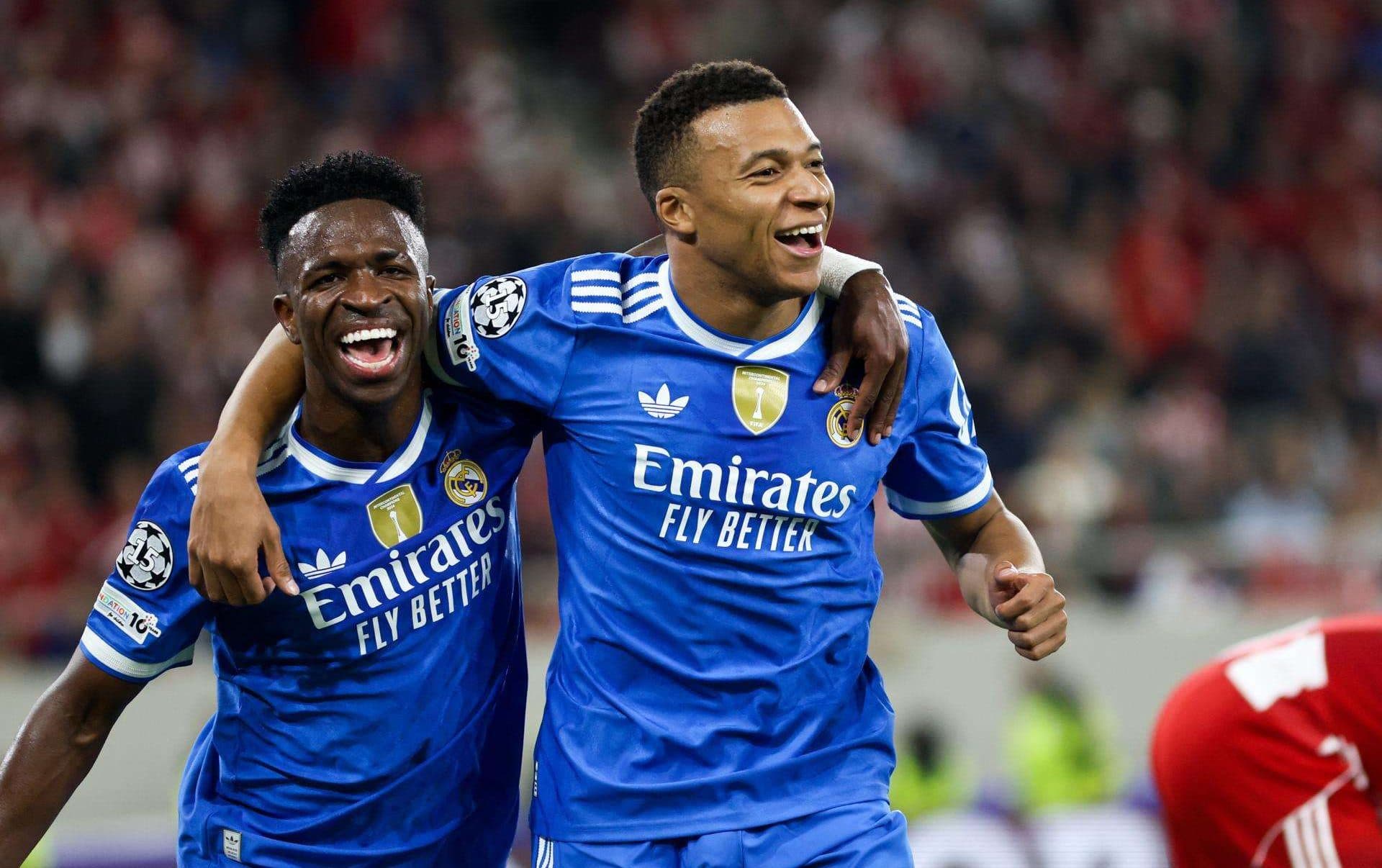 El jugador del Real Madrid Kylian Mbappe (d) y Vincicius celebran un gol durante el partido de la UEFA Champions League que han jugado Olympiacos FC y Real Madrid en Atenas, Grecia. EFE/EPA/GEORGIA PANAGOPOULOU