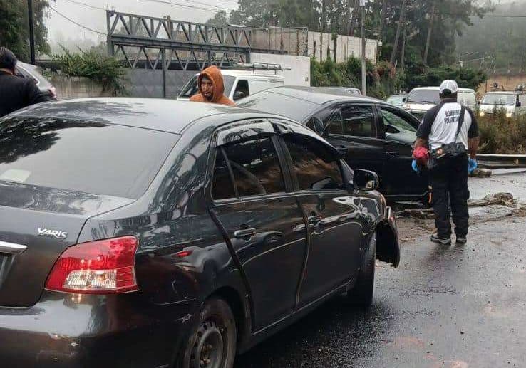 Bomberos reportan accidentes en ruta Interamericana por asfalto mojado