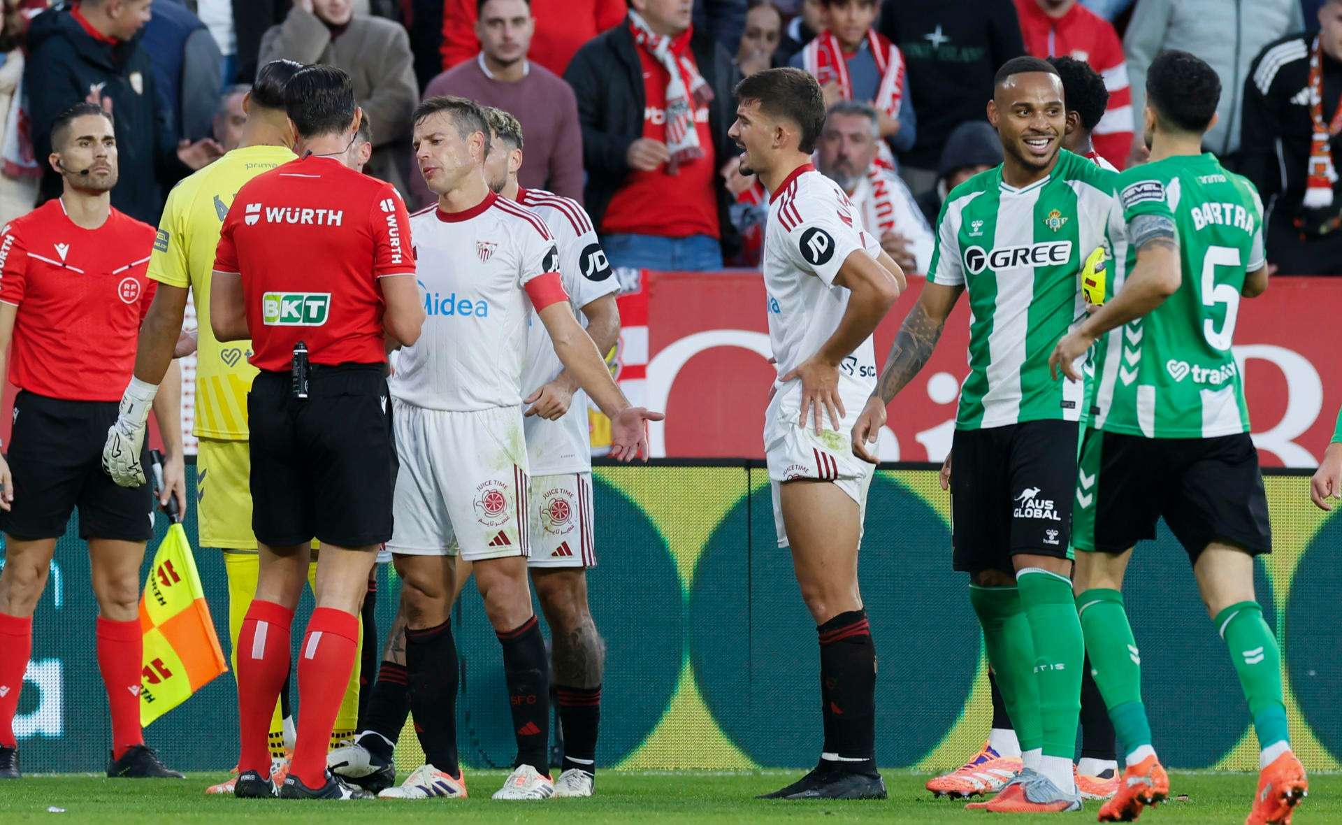 Munuera, primer andaluz en dirigir el derbi sevillano, argumenta la suspensión temporal