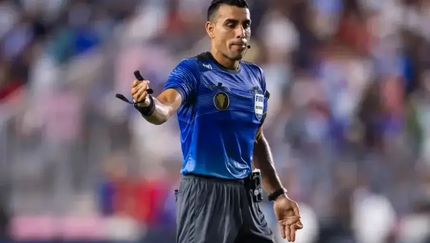 Juan Calderón, el árbitro que llega al Guatemala vs. Surinam