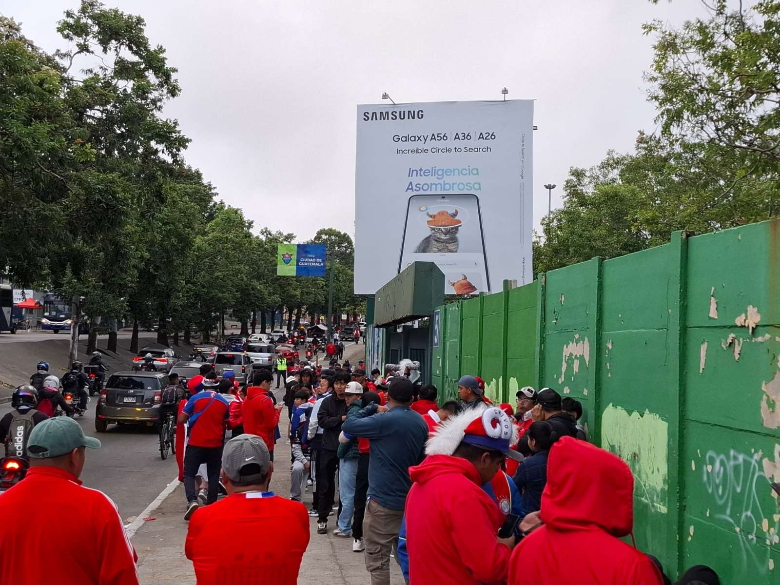 ¡La fiesta arrancó temprano! Así se vive la llegada de los aficionados al Cementos Progreso