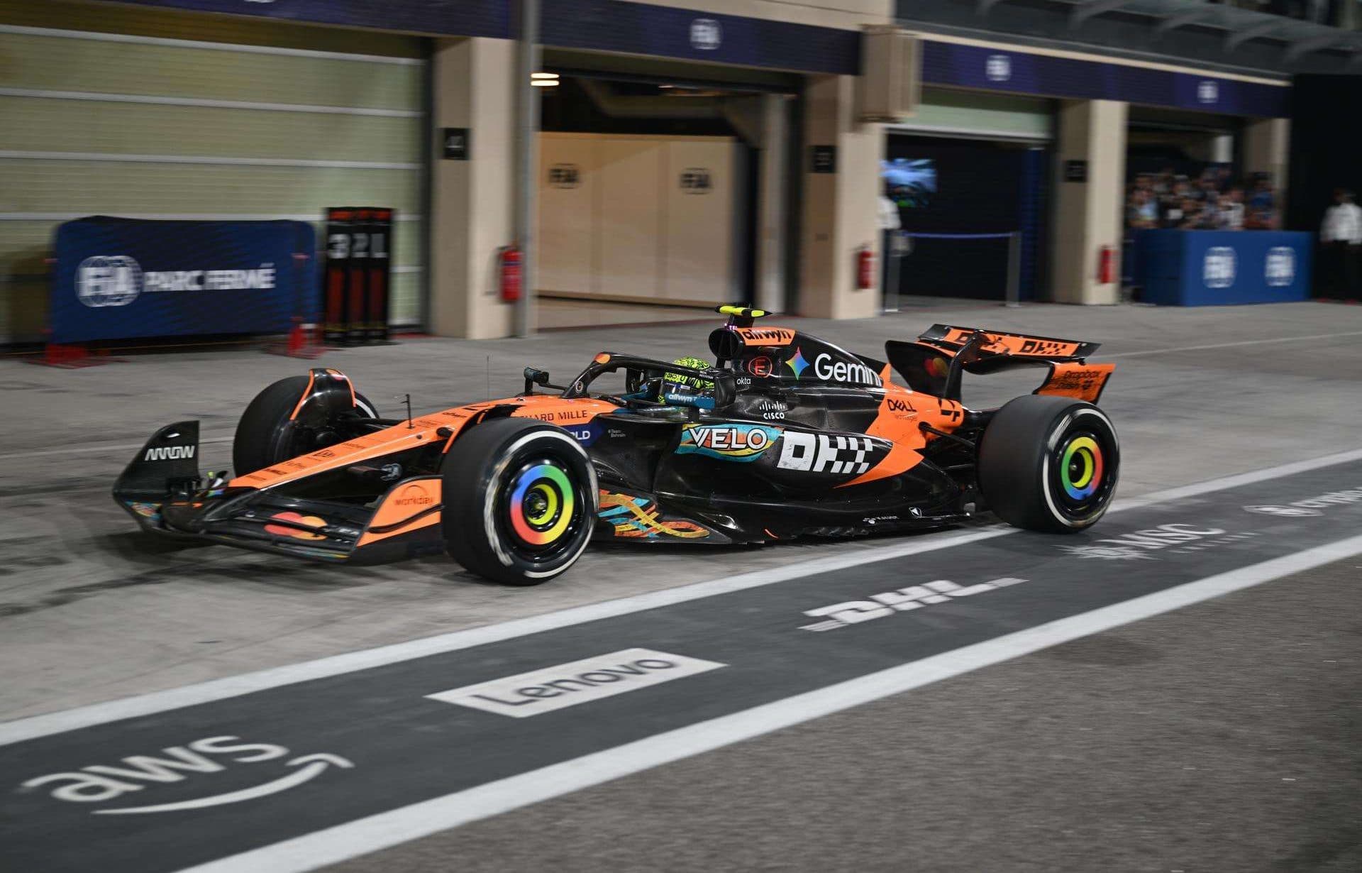 El piloto de McLaren Lando Norris hace un 'a pit stop' durante el GP de Abu Dabi, Emiratos Árabes. EFE/EPA/Andrej ISAKOVIC