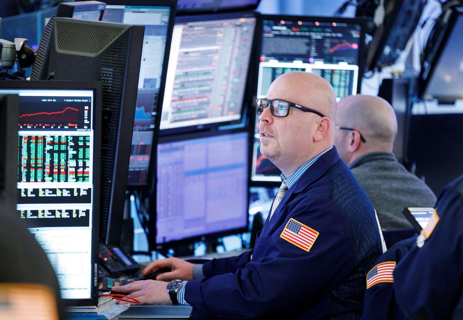 Corredores de bolsa trabajan en la Bolsa de Nueva York (EE.UU.). Foto de archivo. EFE/Justin Lane