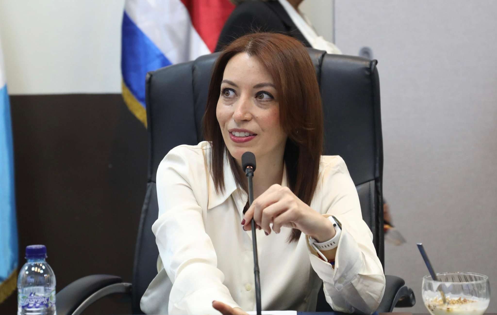 Diputada denuncia presiones para desistir de interpelación a ministro de Desarrollo