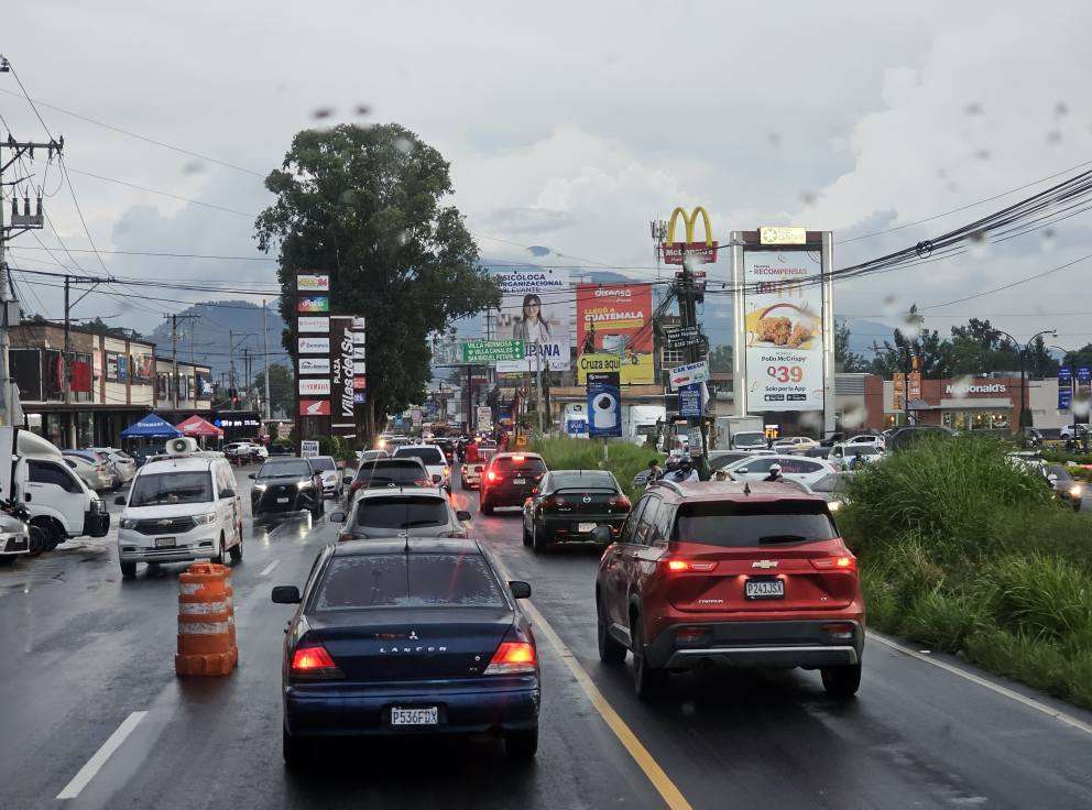 Regreso a las aulas colapsa las calles de Villa Canales