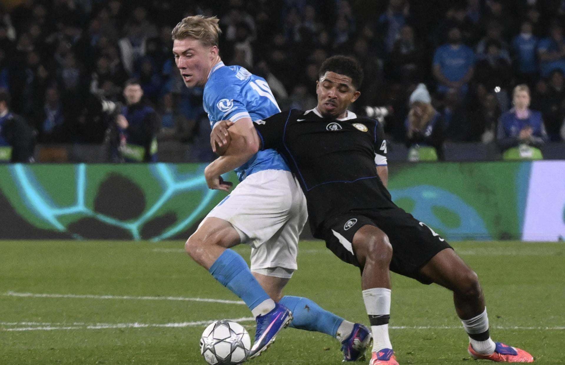 El Chelsea certificó este miércoles su presencia en los octavos de final de la Liga de Campeones con una actuación estelar de Cole Palmer y Joao Pedro, autores de dos asistencias y dos goles que recondujeron el camino de los de Rosenior y, de paso, eliminaron al Nápoles (2-3) de Antonio Conte. EFE/EPA/CIRO FUSCO