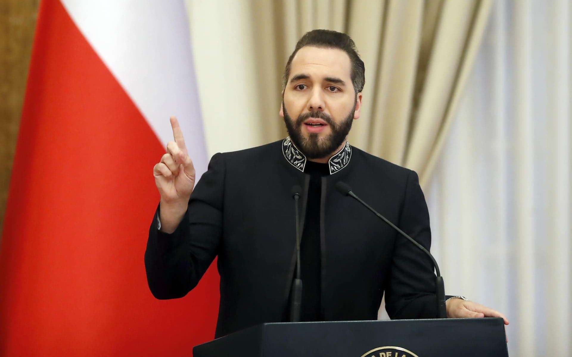 El presidente de El Salvador, Nayib Bukele, habla en una rueda de prensa durante una reunión con el presidente electo de Chile, José Antonio Kast, este 30 de enero de 2026, en San Salvador (El Salvador). EFE/ Rodrigo Sura