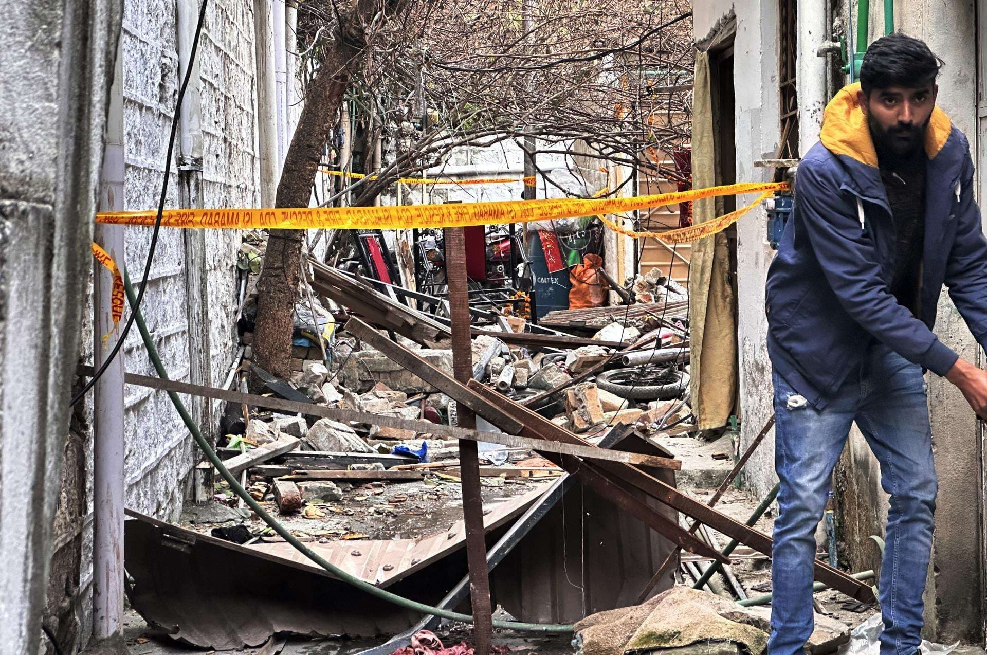 La explosión de un cilindro de gas en una casa donde se celebraba una boda deja al menos ocho muertos en Islamabad, entre ellos los recién casados. EFE/EPA/SOHAIL SHAHZAD